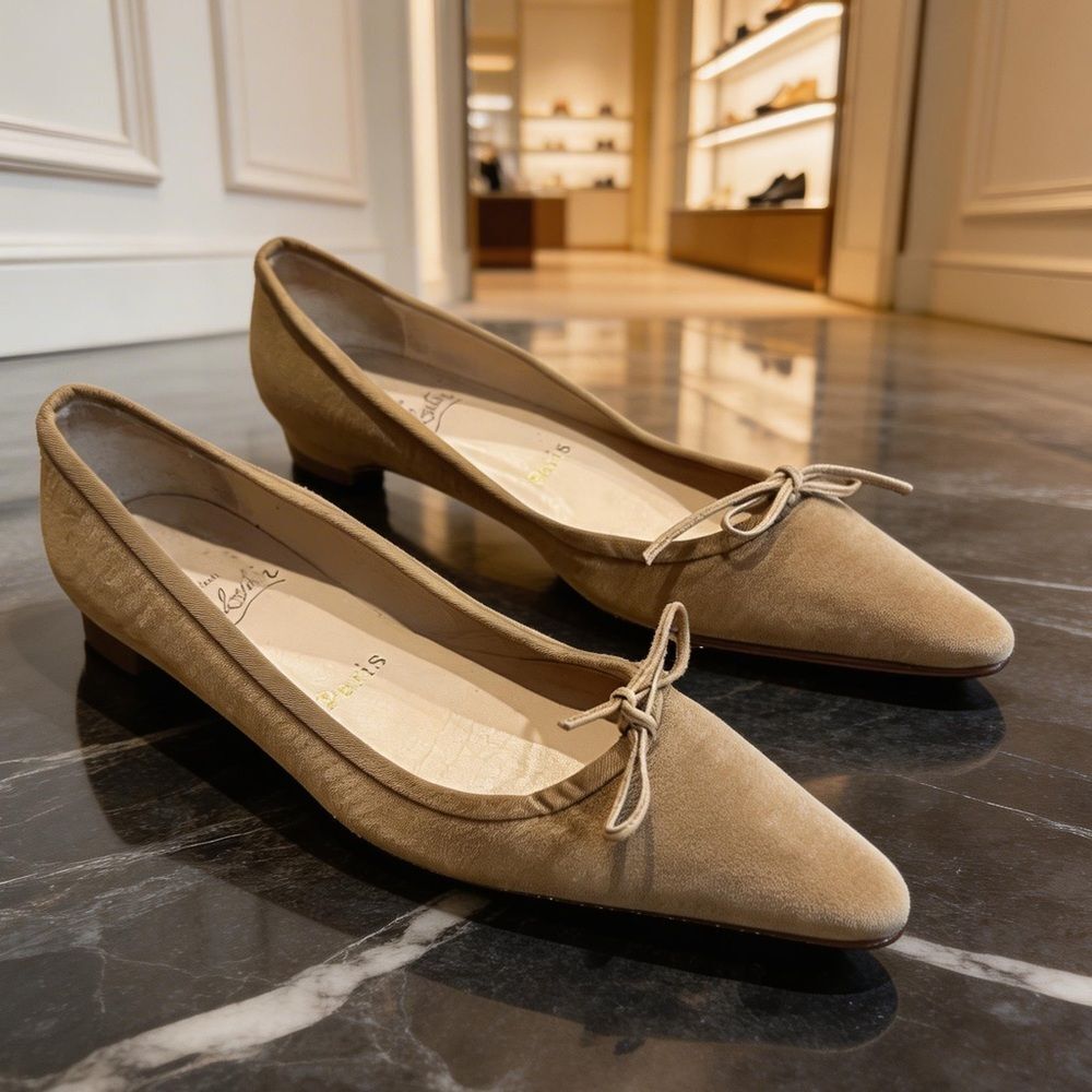 CHRISTIAN LOUBOUTINโWOMENS POINTED TOE FLATS KHAKI SIZE 36.5 ORโ6.5